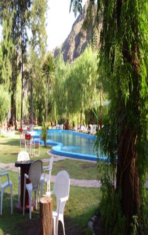Parque y piscina Hotel Nitra